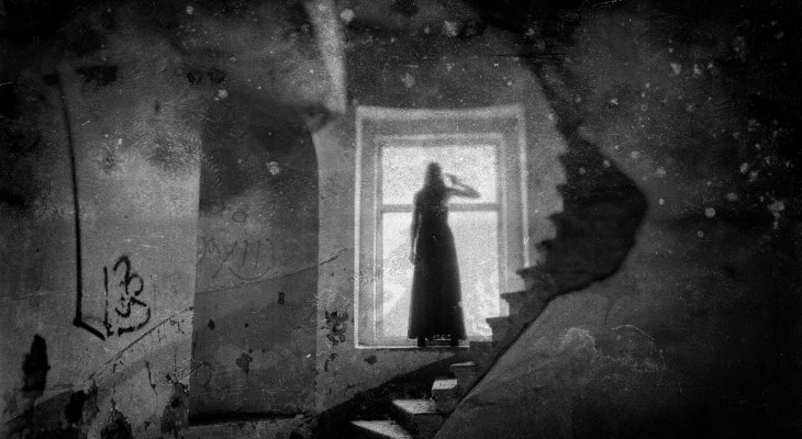 A történetek valóságon alapulnak és néhol rendkívül hátborzongatóak. Valódi történetek, melyeknek egyes részleteit még mai napig homály fedi és talán ettől még misztikusabbak, rejtélyesebbek és borzalmasabbak. 