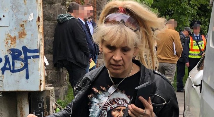 Kilakoltatták Bíró Icát otthonából! Nézd meg az élő videót! Kilakoltatták Bíró Icát!