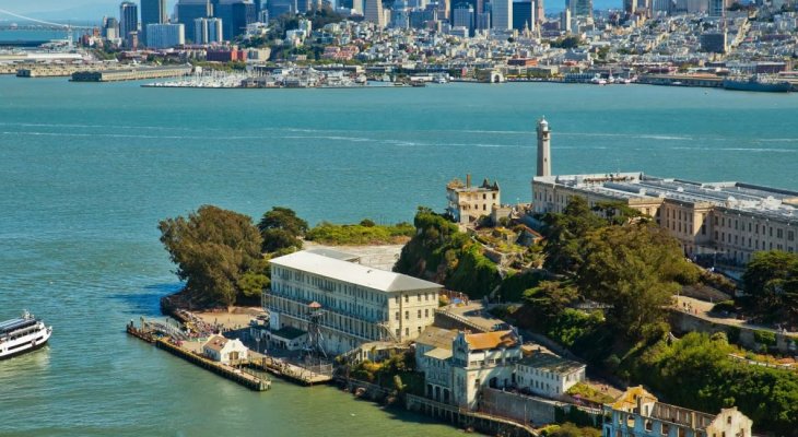 Félelmetes hely benyomását kelti kívülről is Alcatraz,börtön,USA