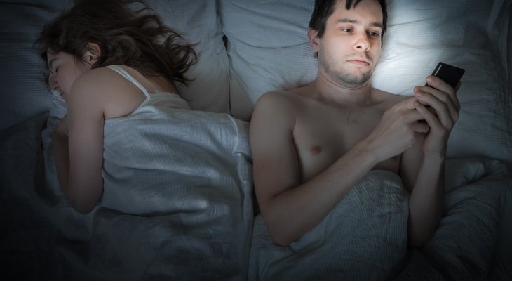 A férj tökéletes magyarázatot adott arra, hogy miért feküdt le egy idegen nővel A férj tökéletes magyarázatot adott arra, hogy miért feküdt le egy idegen nővel