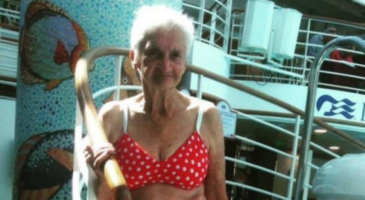 A 90 éves nő egyedi bikinijével az internet sztárja lett! Mi a véleményed? 90 éves bikinis nő, Irene Carney