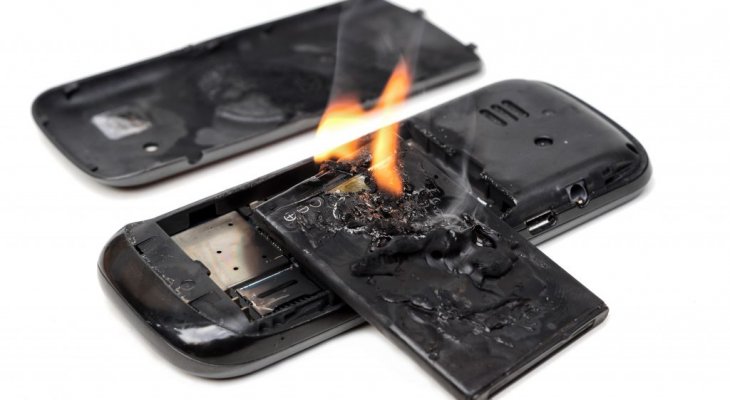 Így védheted meg telefonodat a strandon Egyszerű tippek, melyekkel megvédheted telefonodat a hőség okozta károktól!