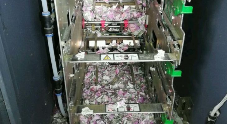 5 millió forintot rágtak szét a patkányok az ATM-ben! :D Patkány 5 milliót rágott szét ATM-ben!