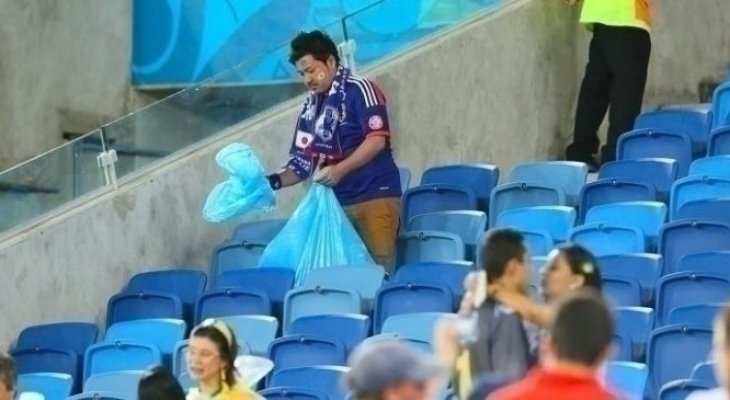 A japán futballisták és szurkolók példát mutattak a világnak a VB-n! A japán szurkolók és futballisták példát mutattak az egész világnak a VB-n!