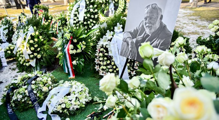 Meggyalázták Andy Vajna sírját! Felháborító!! Meggyalázták Andy Vajna sírját