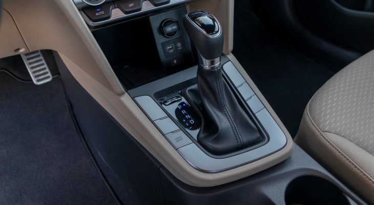 Hyundai kézi sebességváltót készített kuplung-pedál Kuplungpedál nélküli sebességváltó